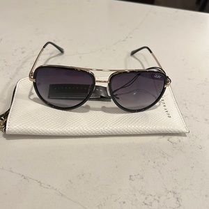 NWT Quay Australia All In Black/gold with smoked lens